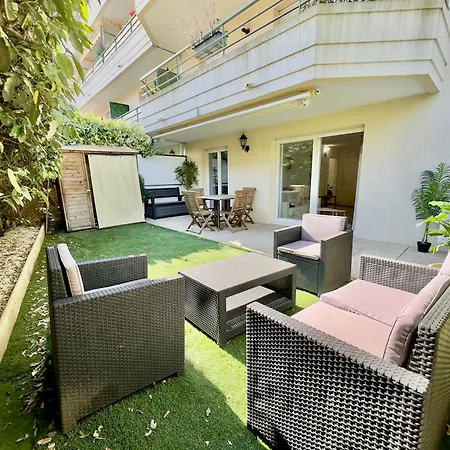 Regent Cote D'azur Air-conditioned, Pool, Garden & Parking Apartment *